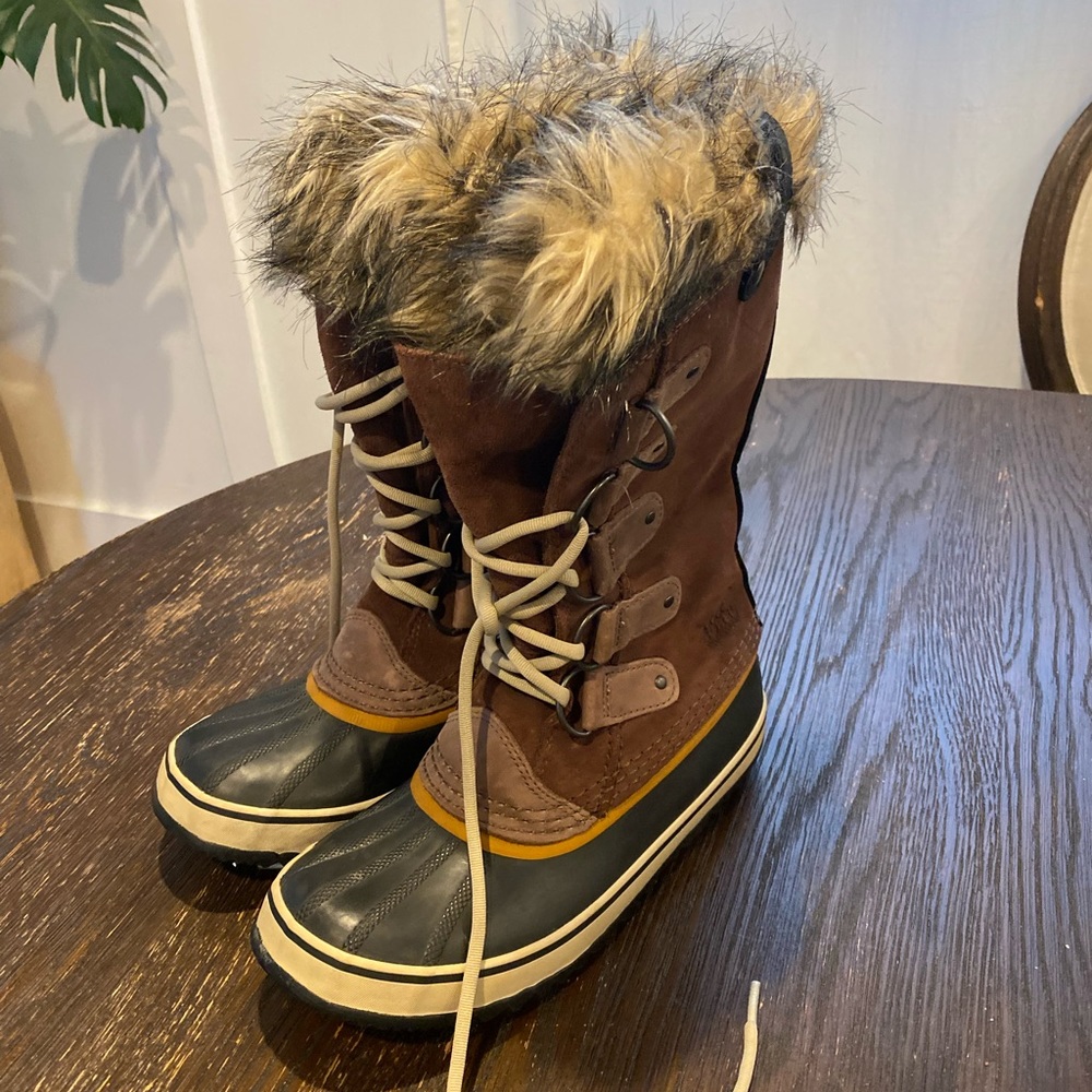 Sorel Joan of Arctic Boots 8.5